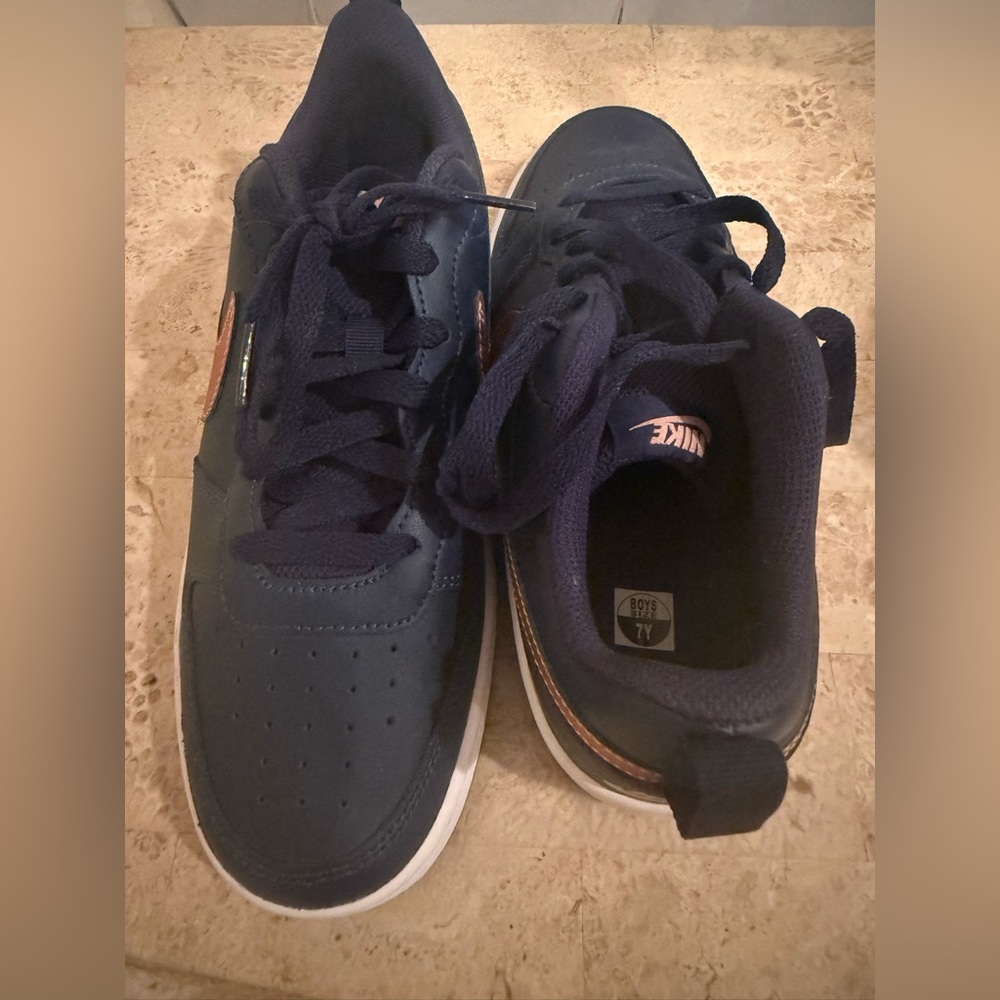 Nike Navy Blue Sneakers with rose gold Nike logo youth 7 fits adult 81/2